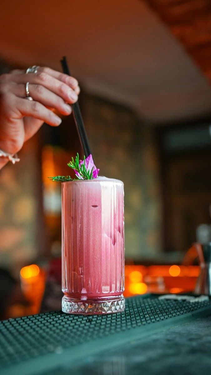 Bar & Lounge